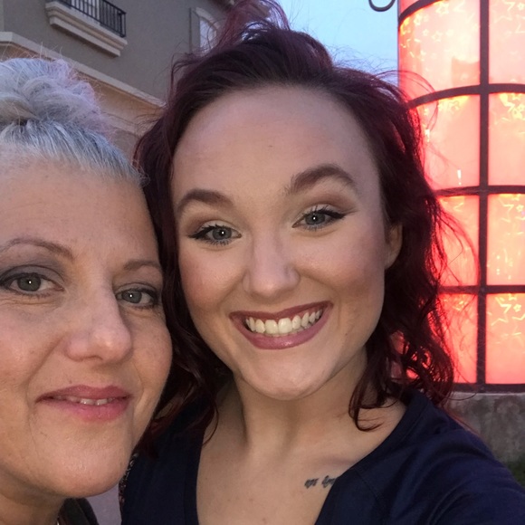 Meet your Posher, Allison - Picture 1 of 5